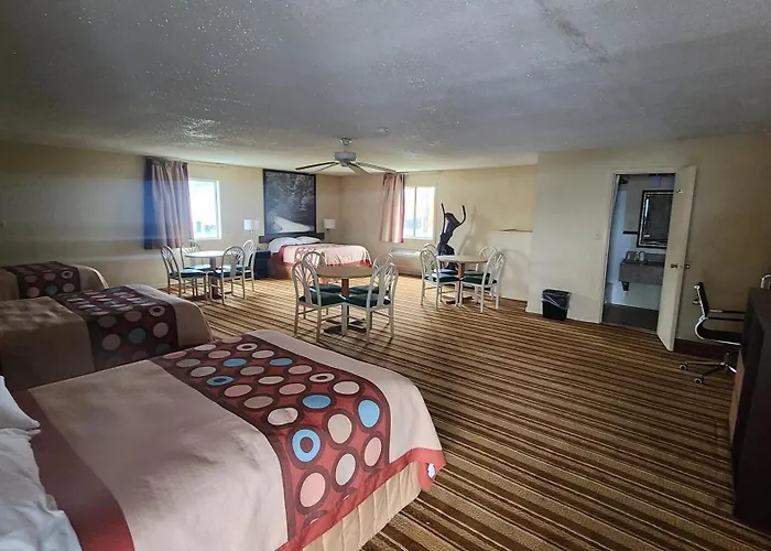 Super 8 By Wyndham Centerville-Richmond
