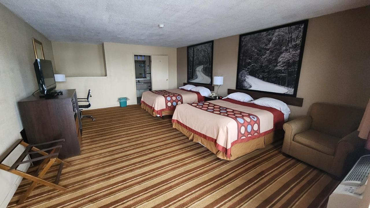 Hotel Super 8 By Wyndham Centerville-richmond 2*