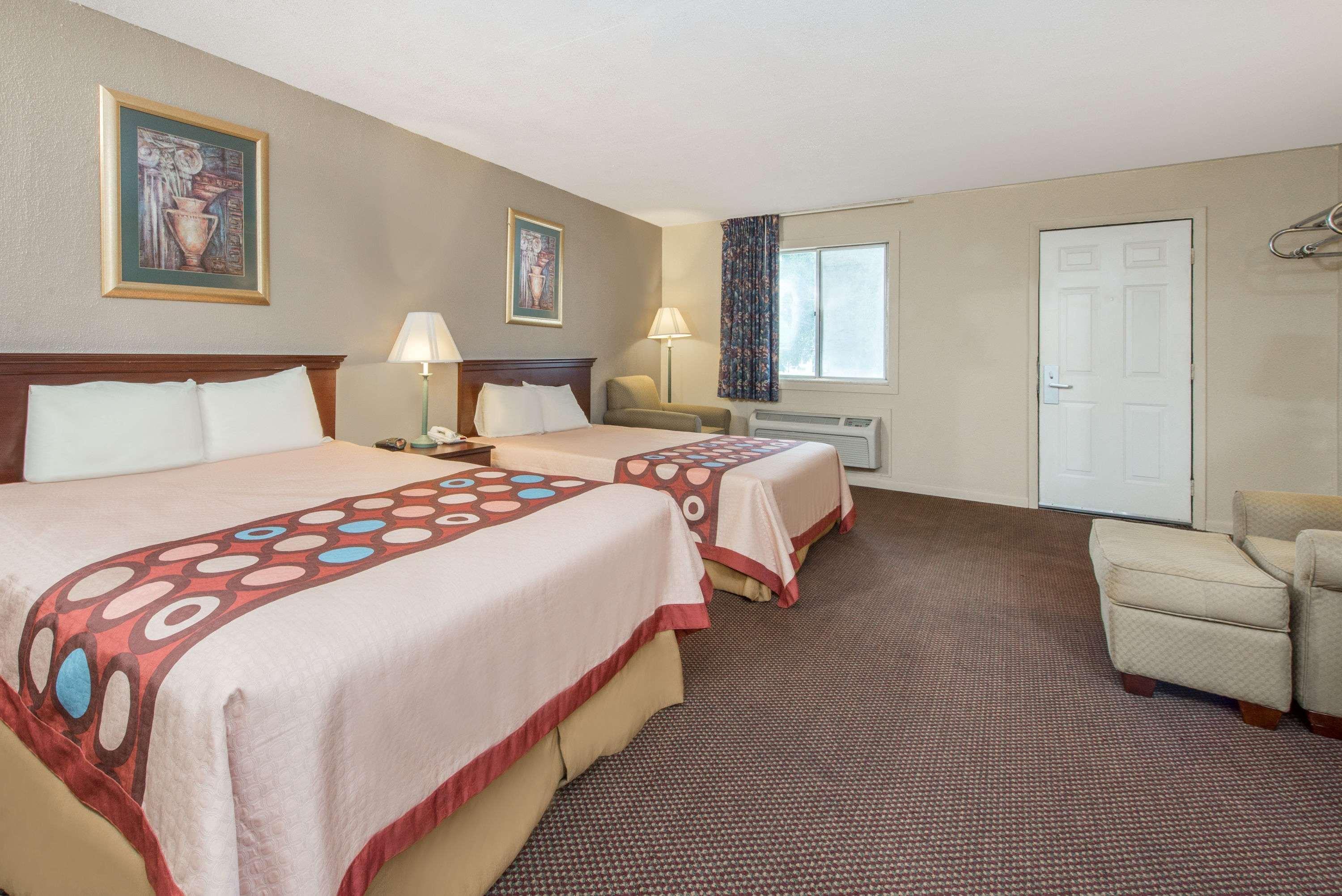 Super 8 By Wyndham Centerville-richmond