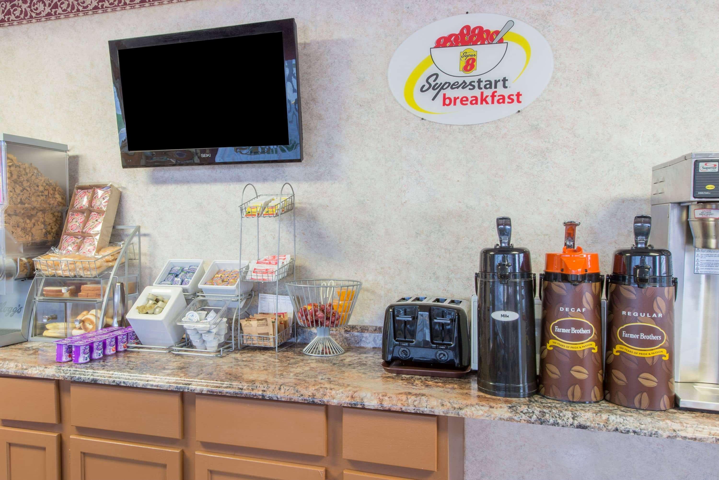 Super 8 By Wyndham Centerville-richmond Hotel Centerville