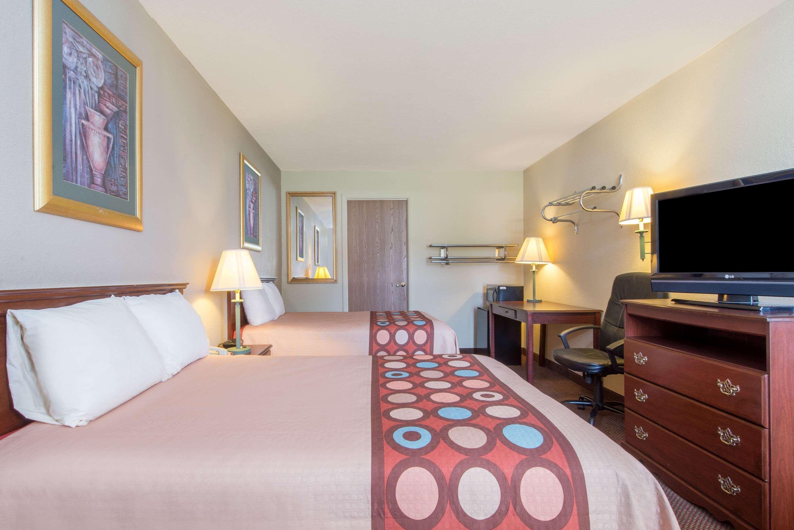 Super 8 By Wyndham Centerville-richmond 2*