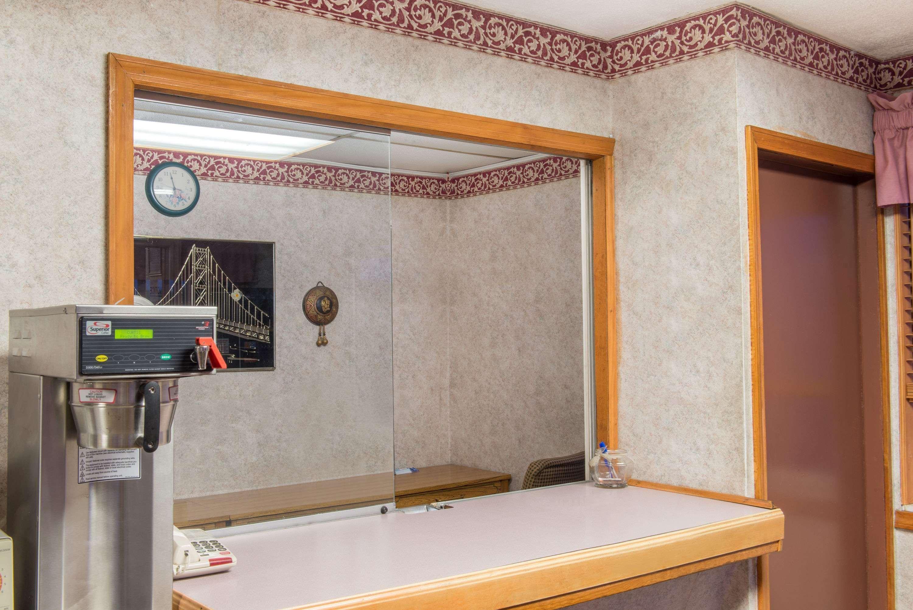 Hotel Super 8 By Wyndham Centerville-richmond 2*