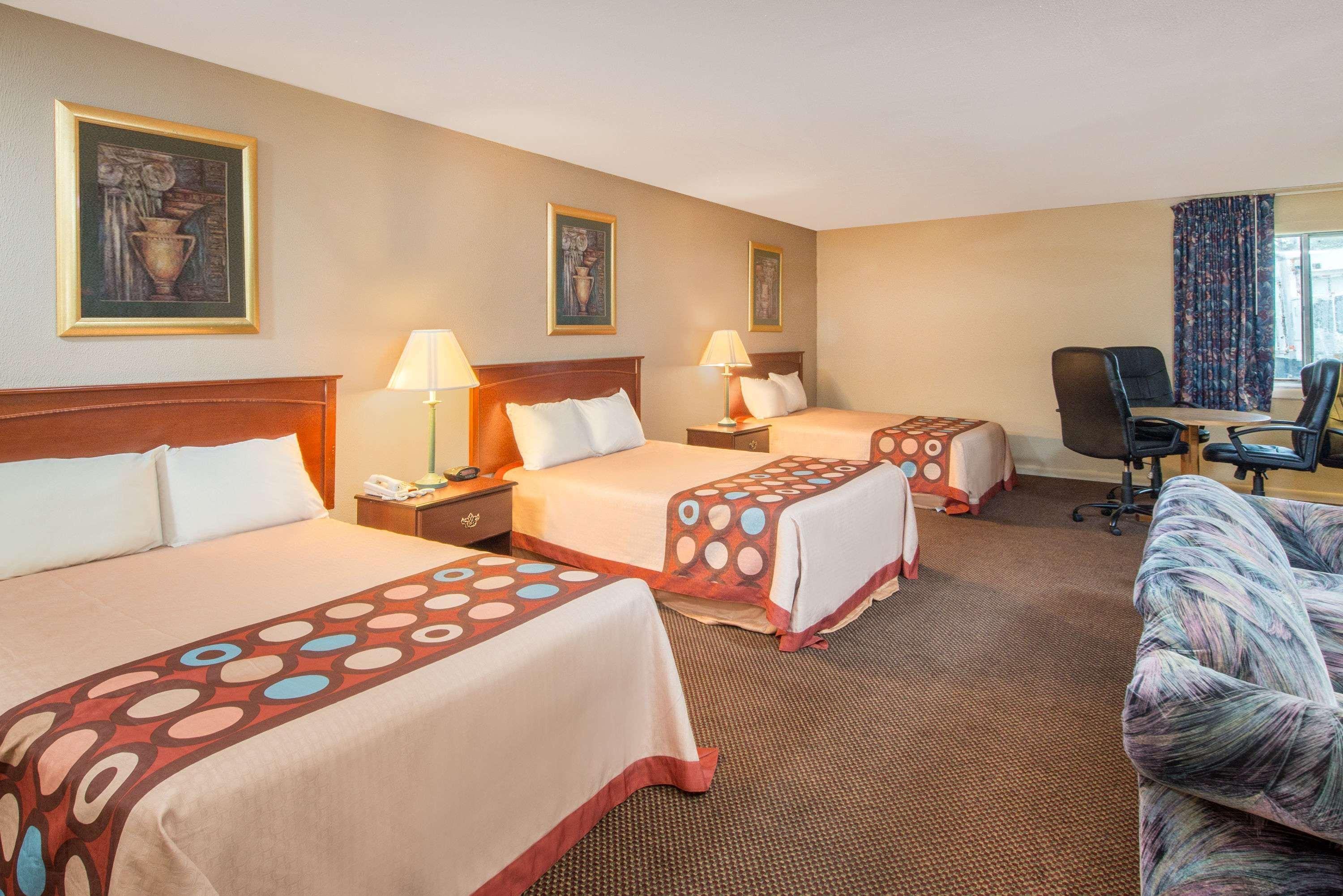Super 8 By Wyndham Centerville-richmond Hotel 2*