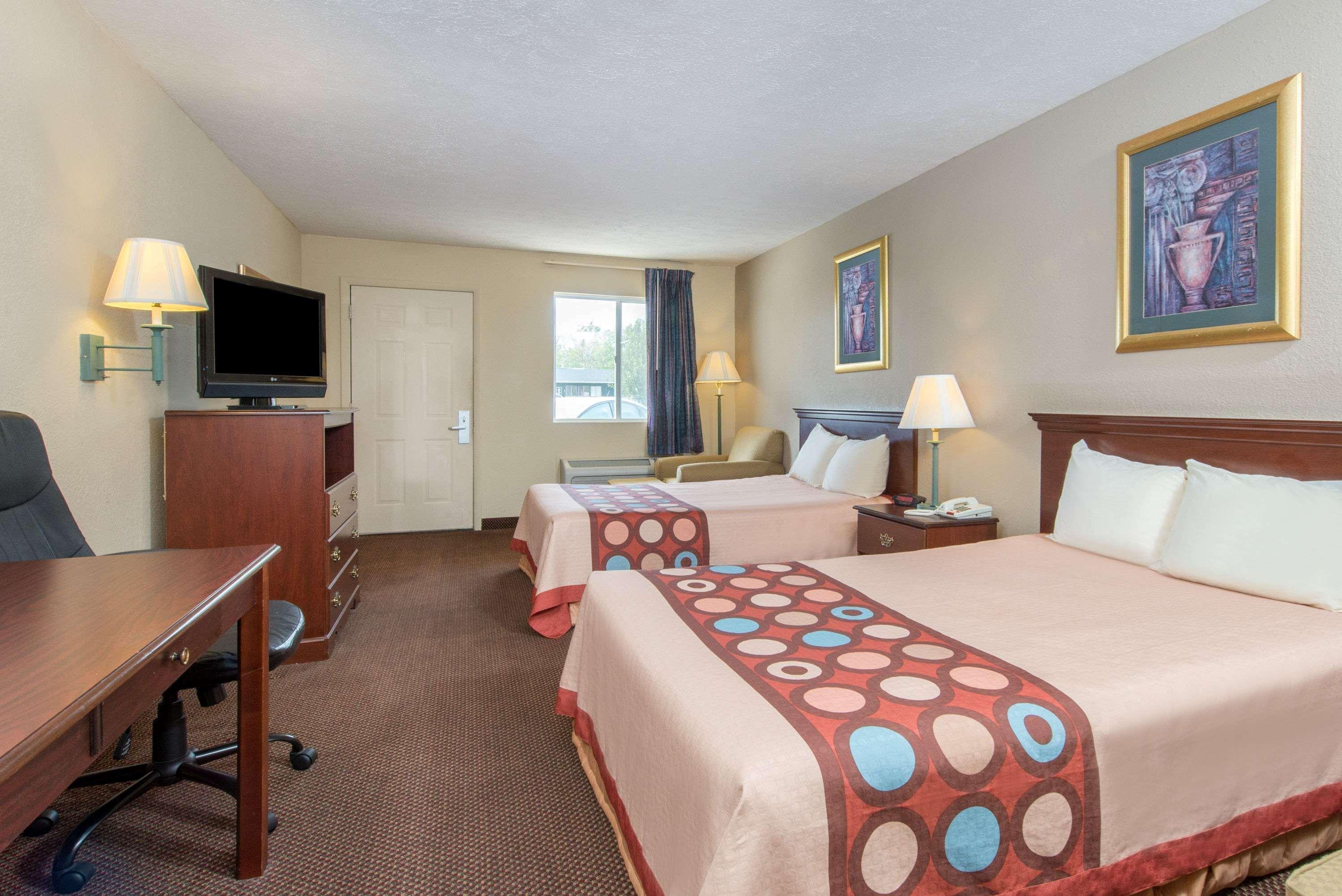 Super 8 By Wyndham Centerville-richmond Hotel 2*