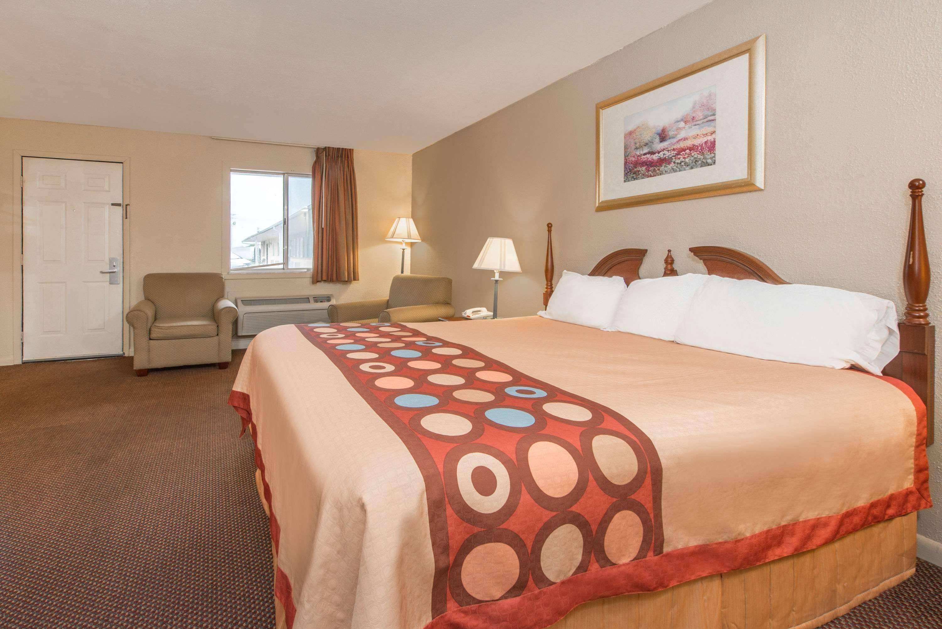 Hotel Super 8 By Wyndham Centerville-richmond 2*