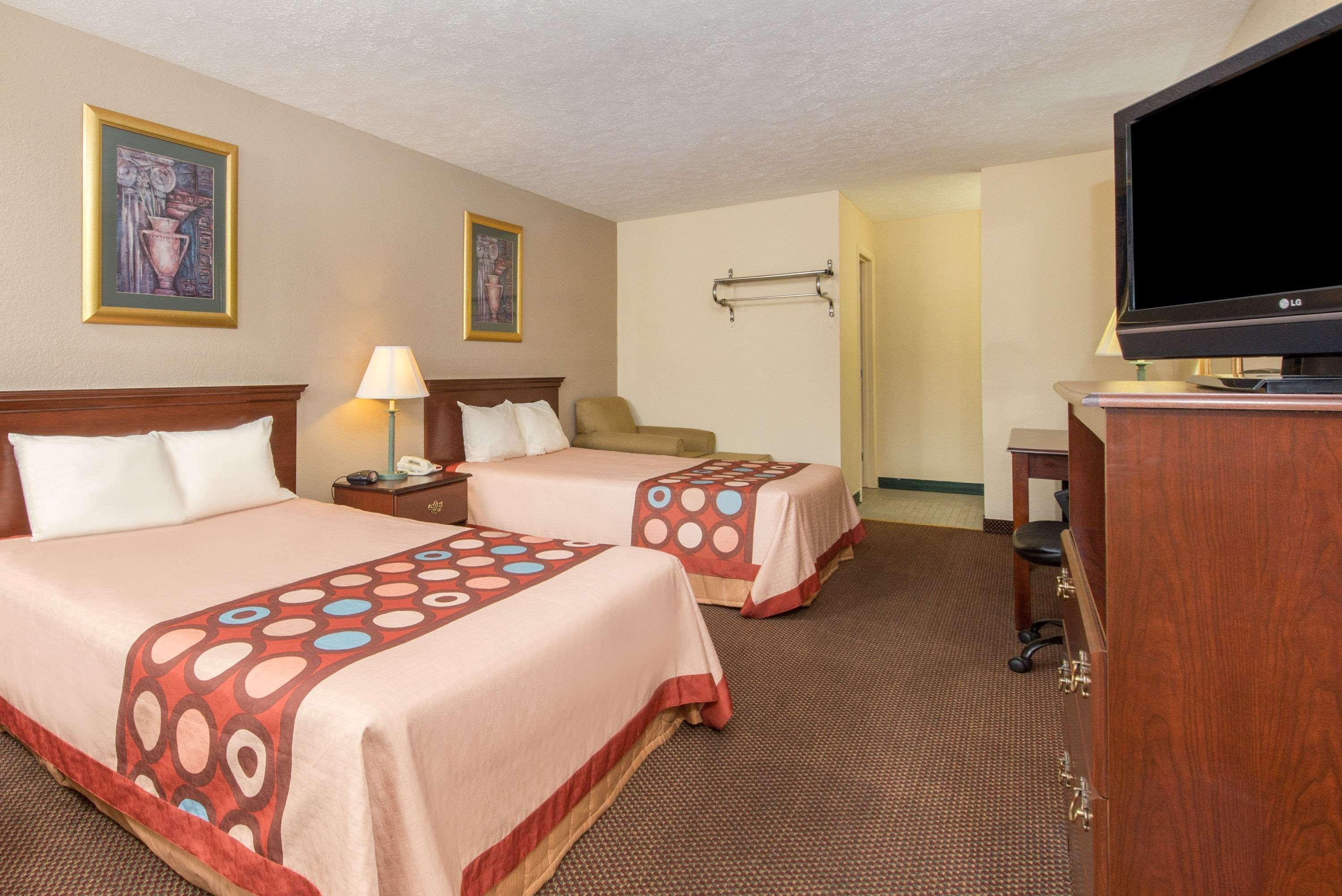 Super 8 By Wyndham Centerville-richmond