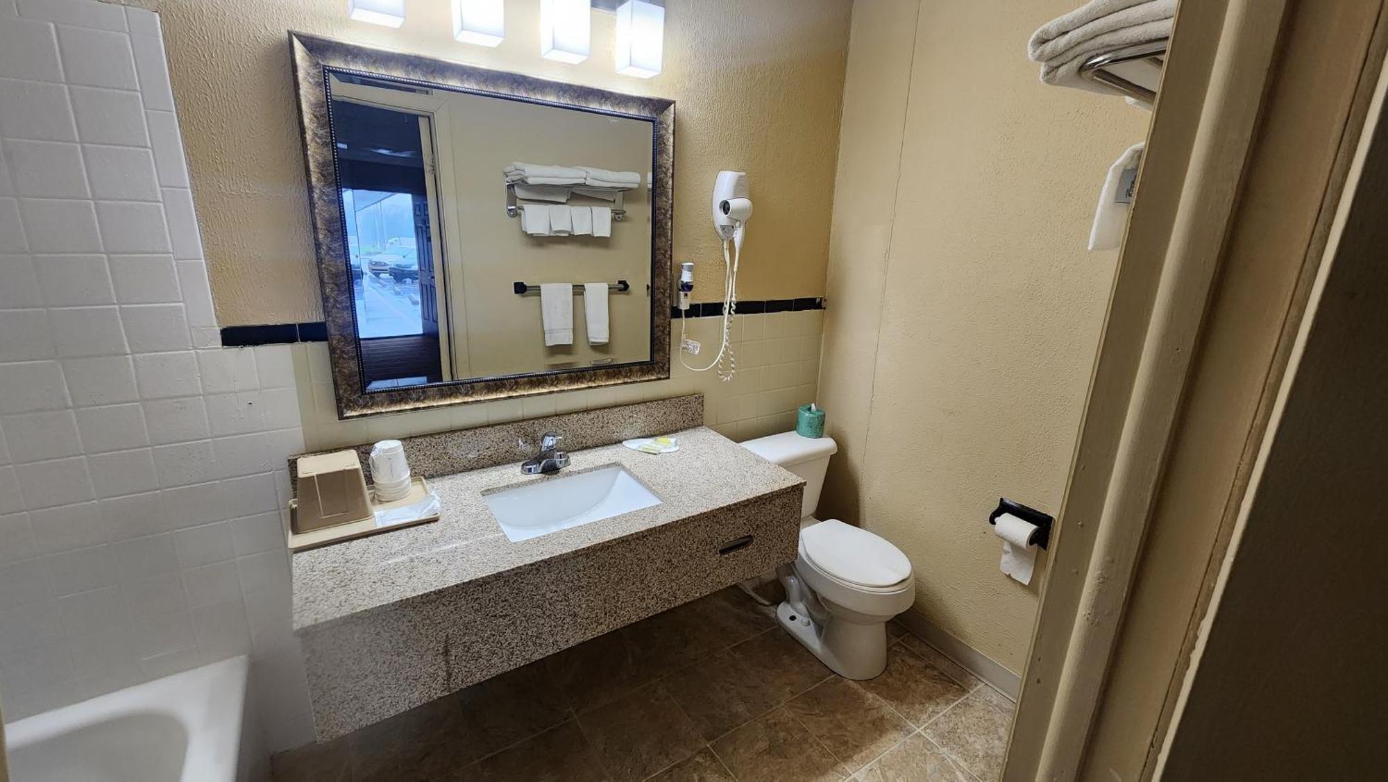 Super 8 By Wyndham Centerville-richmond Hotel Centerville