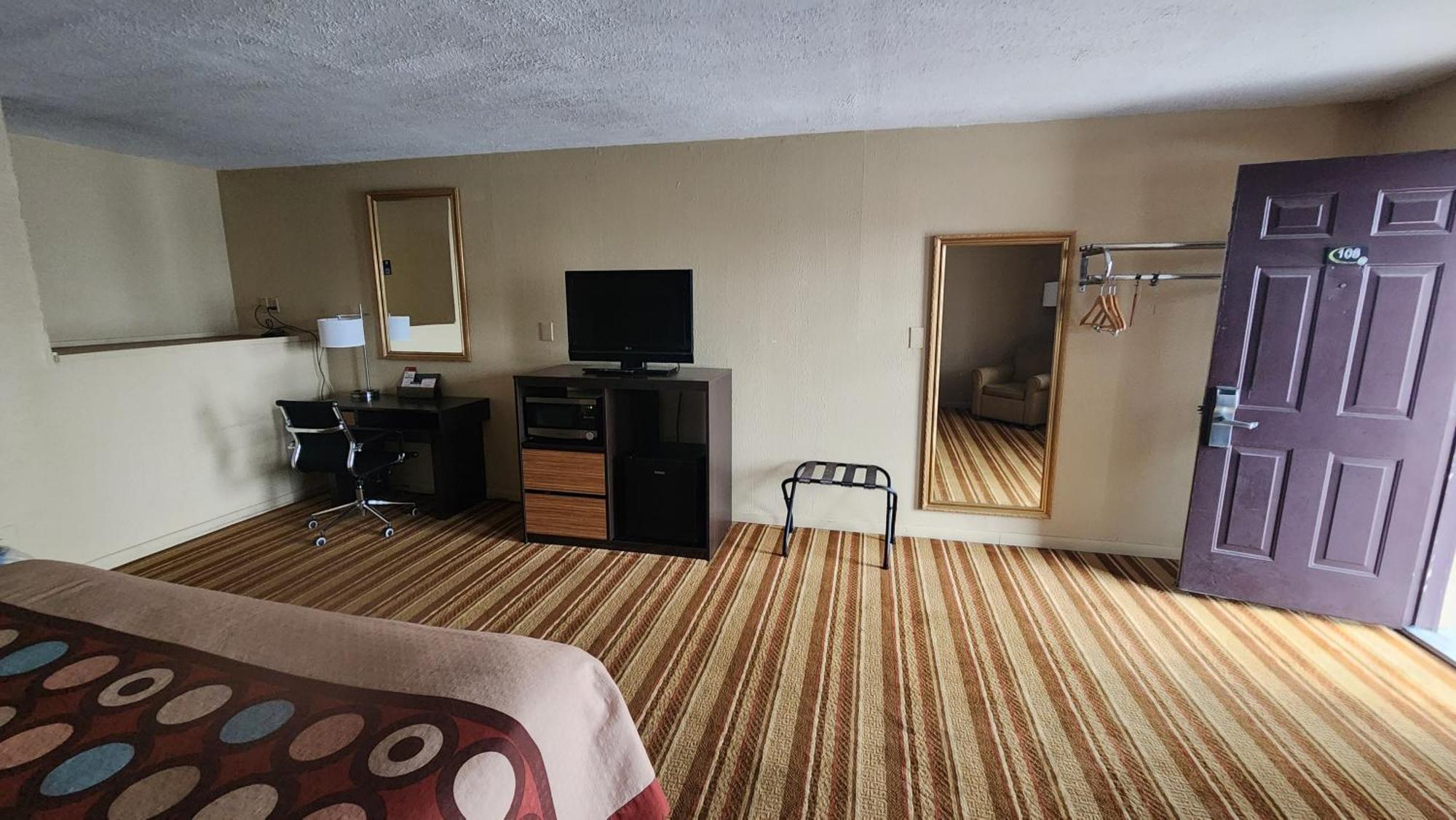 Super 8 By Wyndham Centerville-richmond