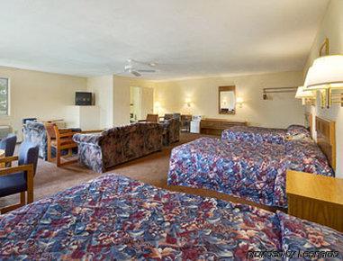 Super 8 By Wyndham Centerville-richmond
