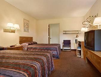 Hotel Super 8 By Wyndham Centerville-richmond Centerville
